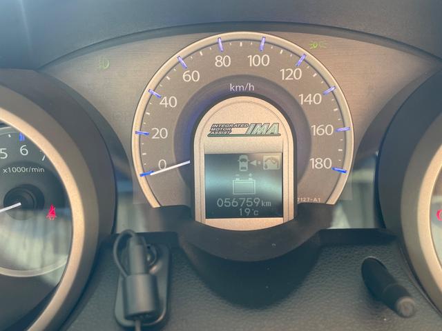 フィットハイブリッド ハイブリッド・１０ｔｈアニバーサリー　ナビ　バックカメラ　ＥＴＣ　ステアリングスイッチ　ＴＶ　ＤＶＤ再生　Ｂｌｕｅｔｏｏｔｈ（19枚目）