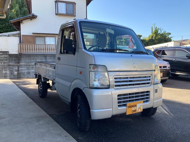 キャリイトラック ＫＣエアコン・パワステ　パートタイム４ＷＤ　高低二段切替式　（後輪駆動ベース）／ＭＴタイヤ／社外アルミ／５ＭＴ（4枚目）