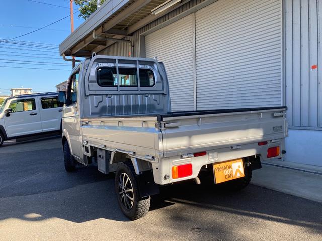 キャリイトラック ＫＣエアコン・パワステ　パートタイム４ＷＤ　高低二段切替式　（後輪駆動ベース）／ＭＴタイヤ／社外アルミ／５ＭＴ（6枚目）