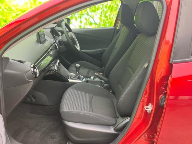 デミオ １５Ｓ　ディスプレイオーディオ／衝突安全装置／車線逸脱防止支援システム／ドライブレコーダー　前後／ヘッドランプ　ＬＥＤ／Ｂｌｕｅｔｏｏｔｈ接続／ＥＢＤ付ＡＢＳ／横滑り防止装置／エアバッグ　運転席　ドラレコ（6枚目）