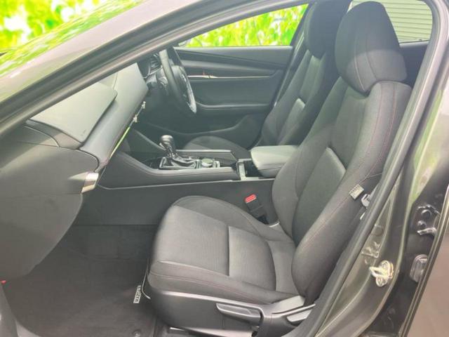 ＭＡＺＤＡ３ファストバック ２０Ｓブラックトーンエディション　ＢＯＳＥ／保証書／純正　ＳＤナビ／アイアクティブセンス（マツダ）／シートヒーター　前席／３６０°ビューモニター／車線逸脱防止支援システム／パーキングアシスト　バックガイド　衝突被害軽減システム（6枚目）