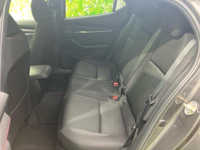 ＭＡＺＤＡ３ファストバック ２０Ｓブラックトーンエディション　ＢＯＳＥ／保証書／純正　ＳＤナビ／アイアクティブセンス（マツダ）／シートヒーター　前席／３６０°ビューモニター／車線逸脱防止支援システム／パーキングアシスト　バックガイド　衝突被害軽減システム（7枚目）