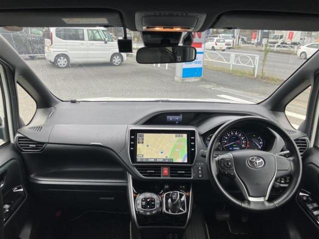 ヴォクシー ハイブリッドZSキラメキ2 純正 10インチ SDナビ/フリップダウンモニター 純正 12.1インチ/トヨタセーフティセンス/両側電動スライドドア/シートヒーター 前席/車線逸脱防止支援システム 衝突被害軽減システム DVD再生(4枚目)