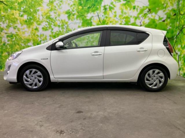 アクア Ｓ　新品タイヤ／純正　ＳＤナビ／パーキングアシスト　バックガイド／Ｂｌｕｅｔｏｏｔｈ接続／ＥＴＣ／ＥＢＤ付ＡＢＳ／横滑り防止装置／アイドリングストップ／バックモニター／ワンセグＴＶ／ＤＶＤ　バックカメラ（2枚目）