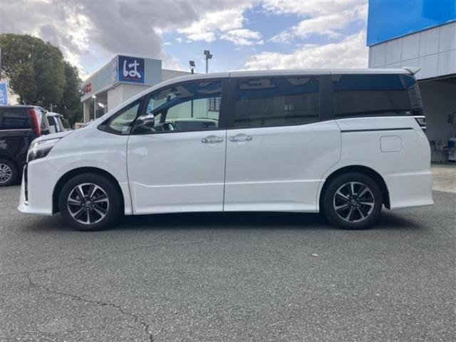 ヴォクシー ＺＳキラメキ　新品タイヤ／社外　９インチ　ＳＤナビ／フリップダウンモニター　社外　１０．１インチ／トヨタセーフティセンス／両側電動スライドドア／車線逸脱防止支援システム／ドライブレコーダー　社外　バックカメラ（2枚目）