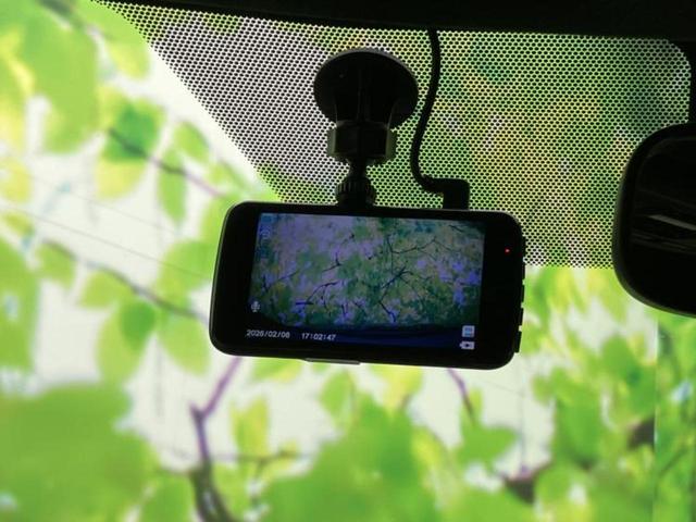 カローラツーリング ハイブリッドダブルバイビー　モデリスタエアロ／ディスプレイオーディオ９インチ／トヨタセーフティセンス／シートヒーター　前席／車線逸脱防止支援システム／シート　ハーフレザー／ドライブレコーダー　社外／ヘッドランプ　ＬＥＤ　ＴＶ（40枚目）