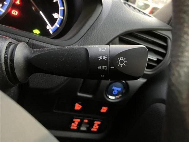 ヴォクシー ハイブリッドX 純正 SDナビ/両側電動スライドドア/ヘッドランプ LED/Bluetooth接続/ETC/EBD付ABS/横滑り防止装置/アイドリングストップ/バックモニター/ワンセグTV/エアバッグ 運転席(16枚目)