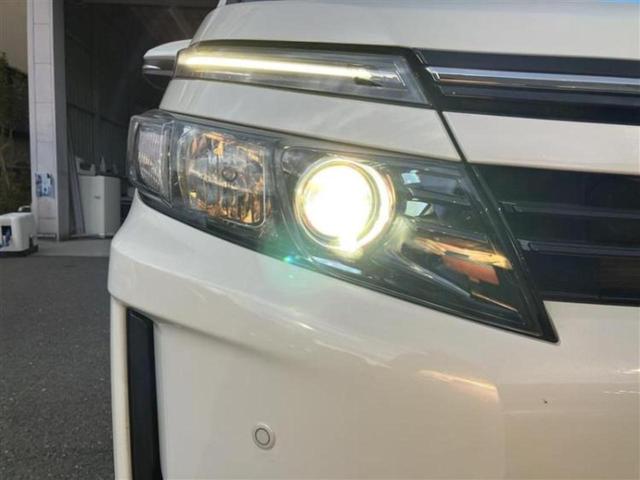 ヴォクシー ハイブリッドX 純正 SDナビ/両側電動スライドドア/ヘッドランプ LED/Bluetooth接続/ETC/EBD付ABS/横滑り防止装置/アイドリングストップ/バックモニター/ワンセグTV/エアバッグ 運転席(17枚目)