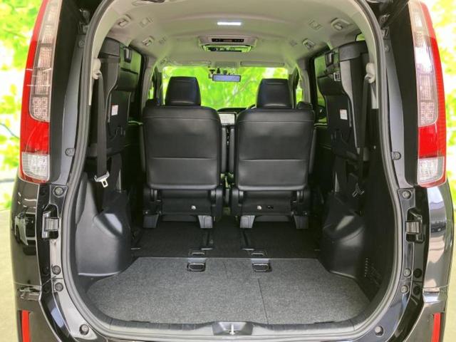 エスクァイア ハイブリッドＧｉ　ＴＲＤエアロ／社外　９インチ　ＳＤナビ／フリップダウンモニター／両側電動スライドドア／シートヒーター　前席／車線逸脱防止支援システム／シート　合皮／ドライブレコーダー　社外／ヘッドランプ　ＬＥＤ（19枚目）