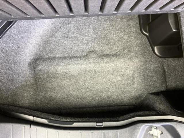 エスクァイア ハイブリッドＧｉ　ＴＲＤエアロ／社外　９インチ　ＳＤナビ／フリップダウンモニター／両側電動スライドドア／シートヒーター　前席／車線逸脱防止支援システム／シート　合皮／ドライブレコーダー　社外／ヘッドランプ　ＬＥＤ（24枚目）