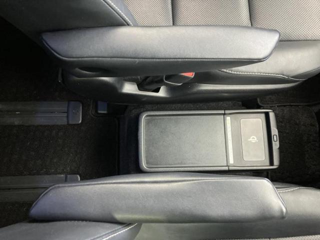 エスクァイア ハイブリッドＧｉ　ＴＲＤエアロ／社外　９インチ　ＳＤナビ／フリップダウンモニター／両側電動スライドドア／シートヒーター　前席／車線逸脱防止支援システム／シート　合皮／ドライブレコーダー　社外／ヘッドランプ　ＬＥＤ（31枚目）