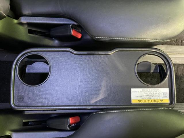 エスクァイア ハイブリッドＧｉ　ＴＲＤエアロ／社外　９インチ　ＳＤナビ／フリップダウンモニター／両側電動スライドドア／シートヒーター　前席／車線逸脱防止支援システム／シート　合皮／ドライブレコーダー　社外／ヘッドランプ　ＬＥＤ（32枚目）