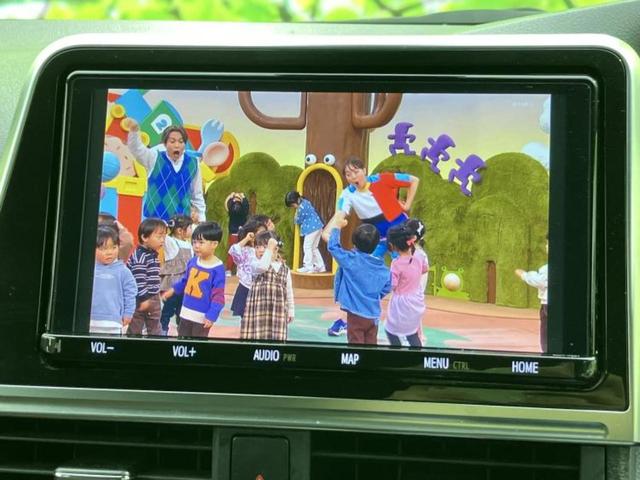 シエンタ Ｇクエロ　純正　９インチ　メモリーナビ／トヨタセーフティセンス／両側電動スライドドア／シートヒーター　前席／パノラミックビューモニター／車線逸脱防止支援システム／シート　ハーフレザー／ヘッドランプ　ＬＥＤ（9枚目）