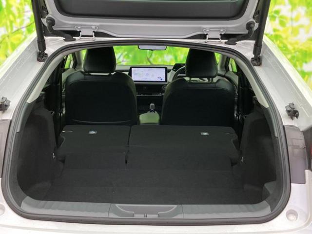 プリウス Ｚ　新品タイヤ／パノラマルーフ／ディスプレイオーディオ＋ナビ１２．３インチ／デジタルインナーミラー／トヨタセーフティセンス／エアーシート　前席／全方位モニター／車線逸脱防止支援システム　サンルーフ　ＥＴＣ（19枚目）