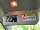 WECARSの展示場では実際に見て、触ってお車をお選びいただけます!知識の豊富な営業スタッフが様々なカーライフをご提案いたします!