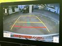 後方確認をサポートするモニターは、駐車時の安全性を高めます。狭い場所でも安心の視認性で、運転をサポートします。
