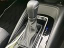 スムーズなシフトチェンジを実現するシフトレバー。運転の楽しさを高め、快適なドライブをサポートします。