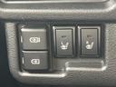 シートヒーターを装備。寒い日でも素早く暖かく、快適なドライブを楽しめます。運転席・助手席両側に対応しています。