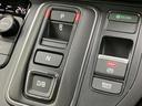スムーズなシフト操作で、快適なドライブをサポートします。操作感も良く、運転しやすい設計です。ECONモードも搭載し、燃費向上に貢献します。