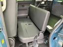 運転席からの視界は広く、安全運転をサポートします。操作しやすい配置になっているので、スムーズなドライビングが可能です。快適な運転環境です。