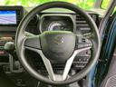 握りやすいステアリングは、運転操作をサポート。スポーティーなデザインで、運転の楽しさをさらに高めます。