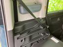 後席を畳めば、大きな荷物も余裕で積めます。普段使いはもちろん、アウトドアにも最適。使い勝手の良い空間をぜひご活用ください。