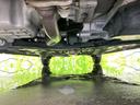車両前方側の下廻り画像です。エンジン付近から車両中央部までの状態を確認いただけます。◆ご購入前に気になる下廻りの様子を把握したい方は、店頭スタッフまでお問い合わせ下さい。