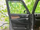木目調の加飾が、温かみのある車内空間を演出します。シンプルながらも洗練されたデザインは、どんな色合いのボディとも調和します。◆画像認識AIによる推定であり実際と異なる場合があります。