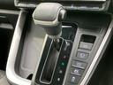 スムーズなシフトチェンジを実現するシフトレバー。運転状況に合わせて、最適なギアを選択できます。