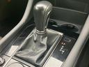 スムーズなシフトチェンジで、快適なドライブをサポート。操作性にも優れ、運転の楽しさを高めます。洗練されたデザインも魅力です。