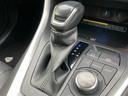 スムーズなシフトチェンジを実現するシフトレバー。操作感も良く、快適な運転をサポートします。運転の楽しさをさらに引き立てます。