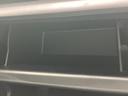 ちょっとした小物を収納できる便利なスペースです。取り出しやすく、車内を整理整頓するのに役立ちます。