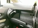 収納部は、ちょっとした小物を入れておけるので、車内をすっきり整理できます。運転中に必要なものを手の届く範囲に置いておけるのが魅力です。