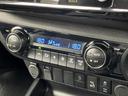 温度や風量を細かく調整できるエアコン操作部。快適な車内空間をキープし、ドライブをより快適にします。デュアルコントロールで同乗者も快適です。