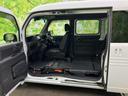 開口部が大きく、室内のシートを畳んだ状態で荷室まで見渡せるレイアウトです。乗り降りや荷物の積み込みをイメージしやすく、使い方の幅を感じていただけます。