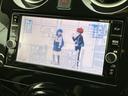 停車中には画面でテレビ番組や映像を楽しめます。見やすい大きさのディスプレイで、待ち時間や休憩のひとときも車内で過ごしやすく、日常のさまざまな場面に役立つ便利な装備です。