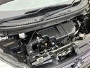 エンジンルーム内には各部品や配線が配置され、日常の点検時にも全体を確認しやすい構成です。ボンネット内の様子から整備内容を確認する際の参考にしていただけます。ご検討時には、ぜひ実車でもご確認ください。