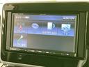 ラジオやCD、Bluetooth Audio、テレビなどの選択画面を備え、使いたい音源を画面で確認しながら選べます。日々の移動に合わせて好みの音楽や番組を楽しめる、便利なオーディオ環境です。