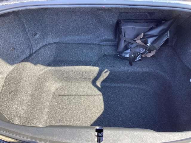 ロードスター Ｓ　レザーＰＫＧ　Ｖセレ　試乗車ＵＰ　横滑り防止装置　ＳＣＢＳ　フルセグＴＶ　ＢＴオーディオ　シートヒータ　本革シート　ＥＴＣ車載器　スマートキー　禁煙車　ワンオーナー　オートマチックハイビーム　アルミホイール　ＵＳＢ（17枚目）