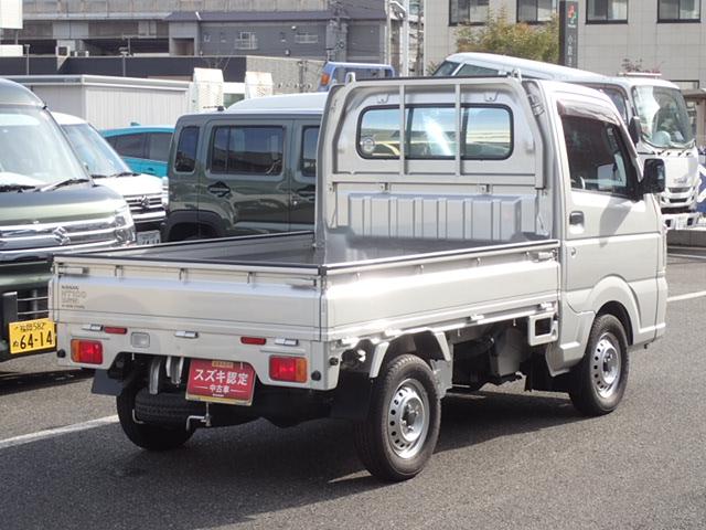 �E�΂ߌ�납��̓����I�ȃt�H�����B�����H�n���ł��^�]���₷�����ȏ���肪�����R���p�N�g�{�f�B��