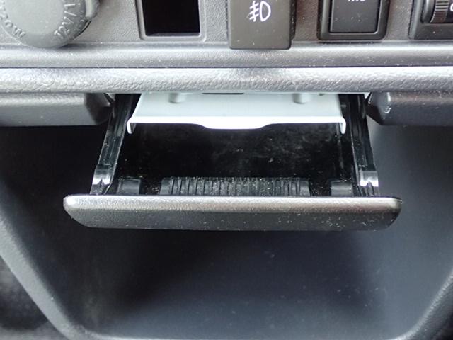 �J�[�h�P�[�X�ƌg�ѓd�b�ȂǏ��������[�ł���y�C���p�l�A���_�[�|�P�b�g�z�y�b�g�{�g�����Q�{����傫���B