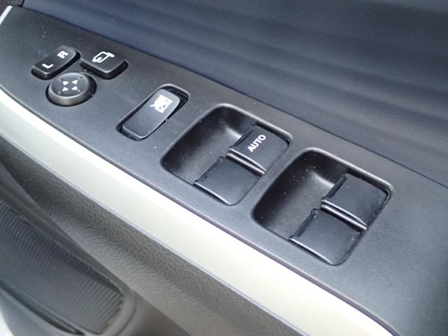 �^�]�ȃA�[�����X�g�ɁA�y�����R���h�A�~���[�z�y�p���[�E�B���h�E�z�X�C�b�`����B�茳�ő��색�N���N�B