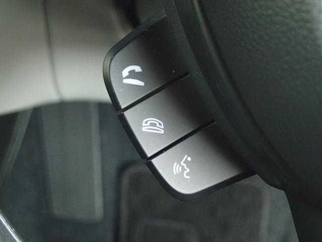 �X�}�[�g�t�H���ڑ����A���s���̒ʘb���T�|�[�g����y�X�e�A�����O�n���Y�t���[�X�C�b�`�z