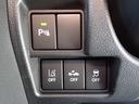 各機能の切り替えボタンは運転席前方の手の届きやすい場所に配置してあります。