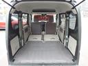 リヤシートも全車消毒済み。シートを倒すと箱形でフラットな床面でひろーい荷室。各種ケース、箱物がたっぷり積めます