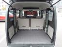 フラットな床面。リヤシートも全車消毒済み。シートの後ろに道具も収納！