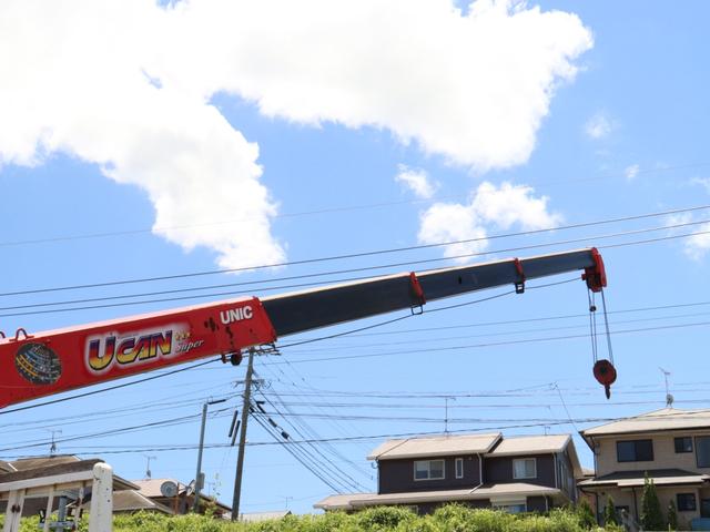 ヒノレンジャー ベースグレード　４段クレーン　差し違いアウトリガー　角足　ラジコン付き　荷台内寸５５７ｃｍ　２１３ｃｍ　最大積載量２４００ｋｇ　標準ロングボディ（3枚目）