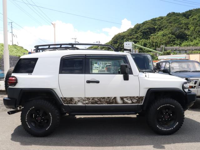 ＦＪクルーザー 　４．０　４ＷＤ　トレイルチームエディション　左ハンドル　ＴＲＤホイール　ＴＲＤマフラー　社外ヘッドライト　テール　カロッツェリアフルセグナビ　Ｂカメラ　ＢＴ　エアブラシペイント（9枚目）