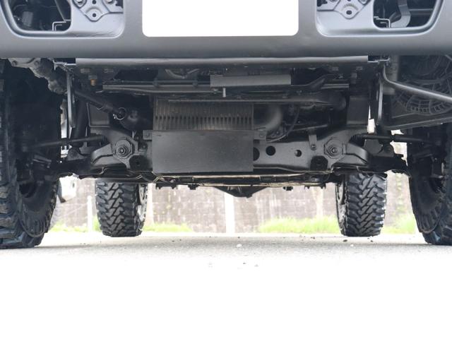 ダイナトラック Wキャブロングジャストロー ダブルキャブ リフトアップ 輸出ホイール ジオランダーMT 2500cc ディーゼルターボ マットカーキ オーバーフェンダー パイプフェンダー 後期ルックヘッドライト シートカバー マフラー(9枚目)