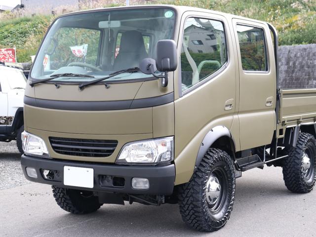 ダイナトラック Wキャブロングジャストロー ダブルキャブ リフトアップ 輸出ホイール ジオランダーMT 2500cc ディーゼルターボ マットカーキ オーバーフェンダー パイプフェンダー 後期ルックヘッドライト シートカバー マフラー(12枚目)